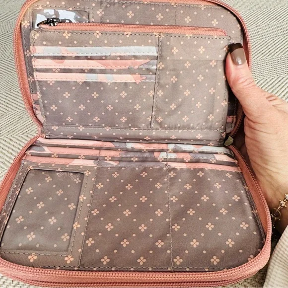 Lug Pink and Gray Camouflage Quilted Clutch - Picture 10 of 16